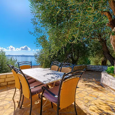 Nafsika Villa